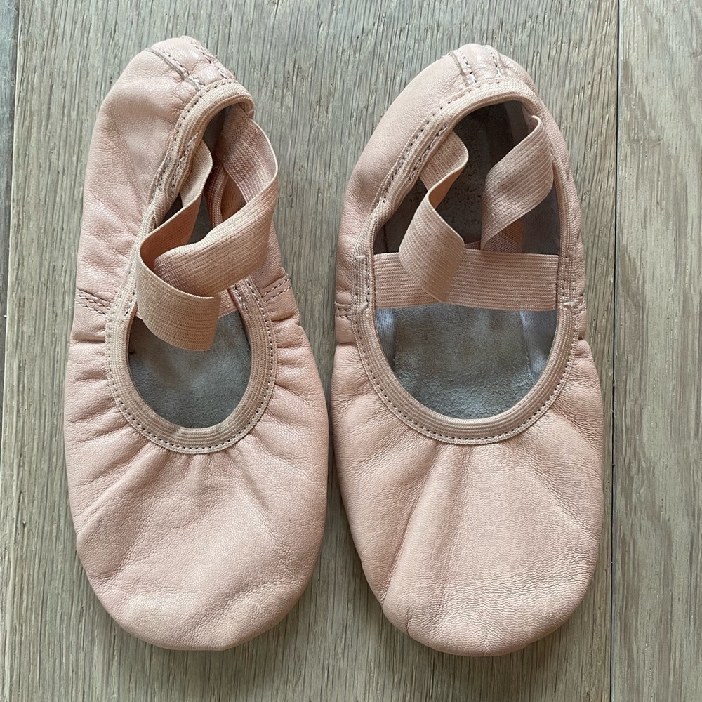 Kids ballet shoes - size 1